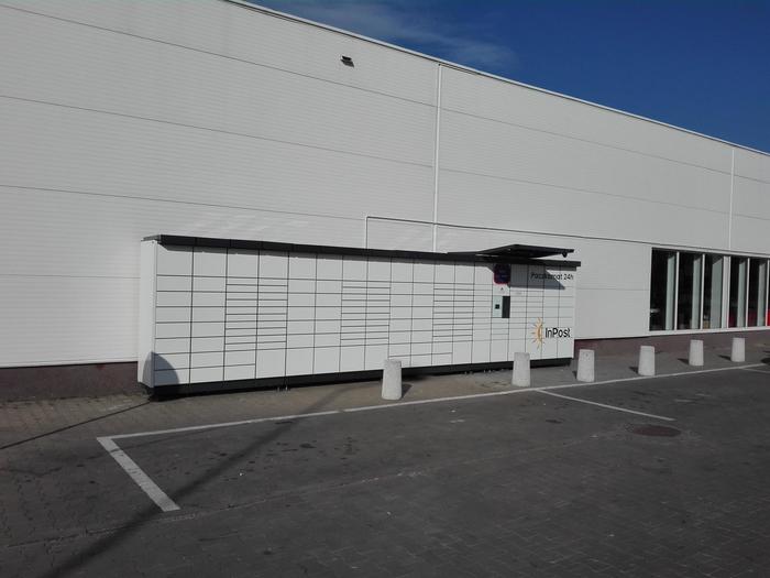 Paczkomat GRJ01N Przy sklepie Auchan