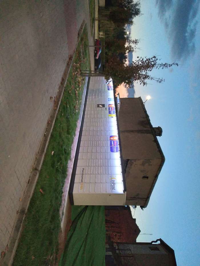 Paczkomat GRK01M Na Parkingu
