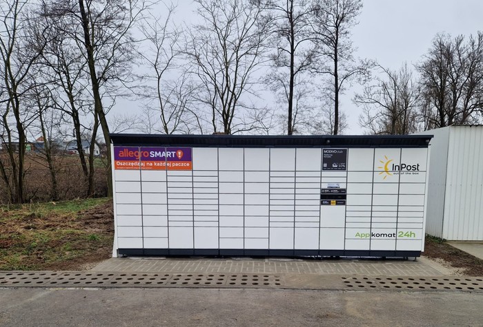 Parcel Locker GRMA01BAPP Przy budynku szatni klubu