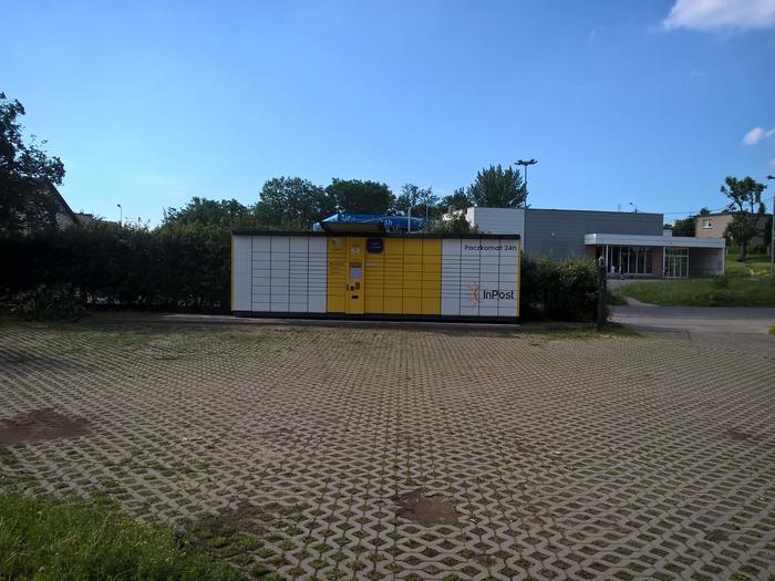 Paczkomat GRU10A Na parkingu kościelnym