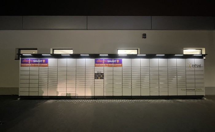 Paczkomat GRW02BAPP Na parkingu sklepu Lidl