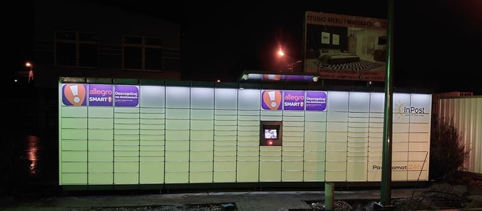 Paczkomat GRW02M Na parkingu sklepu Lidl
