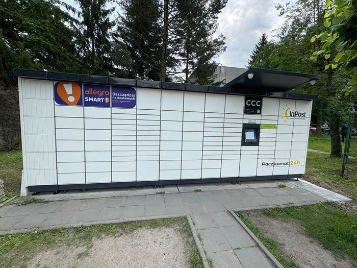 Paczkomat GRW04M Przy wjeździe na teren PKS