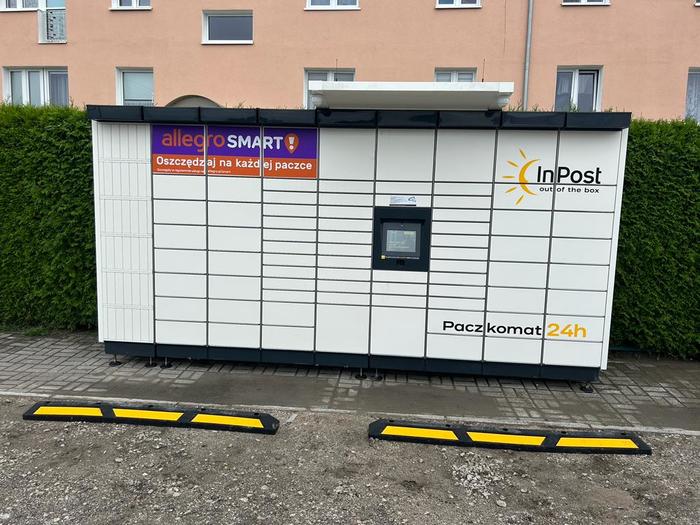 Paczkomat GRX02M Przy parkingu