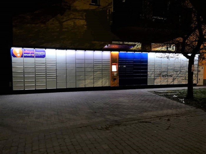 Paczkomat GRZ01A Przy Centrum Handlowym Boma