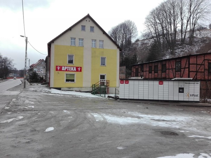 Paczkomat GSZ01M Na placu przy aptece Lekfarm