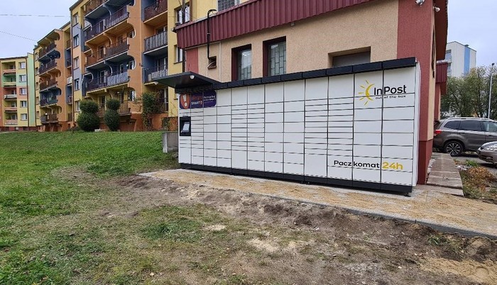 Parcel Locker GSZ02M Po lewej stronie od wejścia do agencji reklamowej