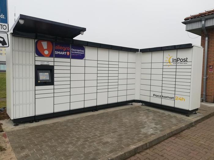 Paczkomat GUB05M na parkingu Netto