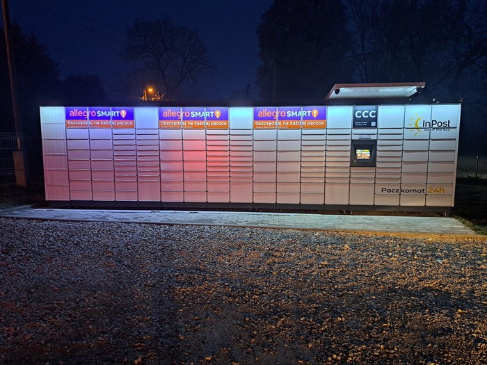Paczkomat GVS01M parking przy zbiegu ulicy Granicznej i Leśnej