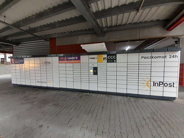 Paczkomat GWI02N Przy wjeździe na parking Kaufland