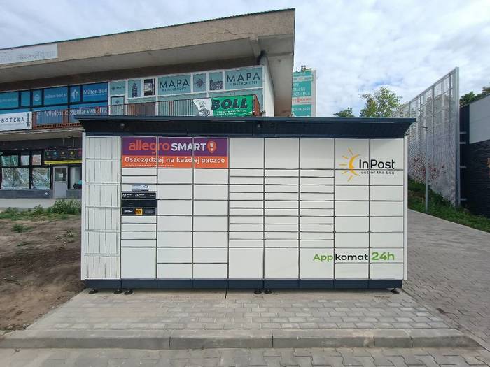Paczkomat GWI07BAPP przy parkingu Aldi