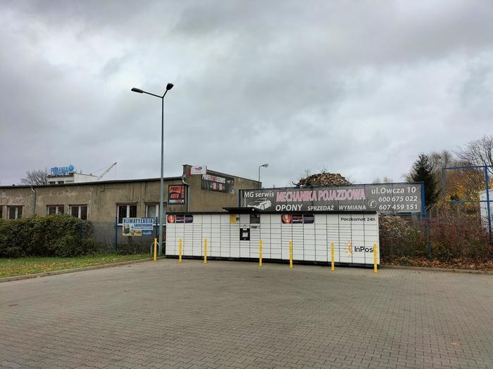 Paczkomat GWI08M Na parkingu Lidl