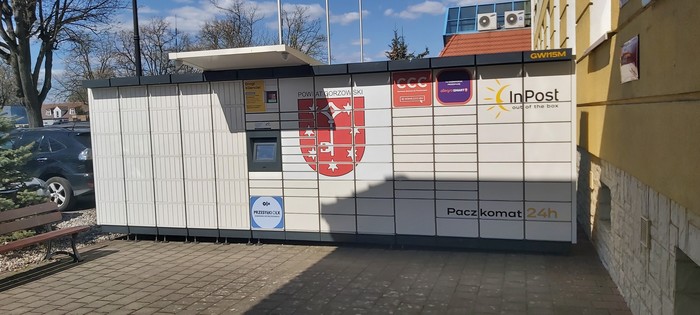 Поштомат GWI15M przy budynku Starostwa