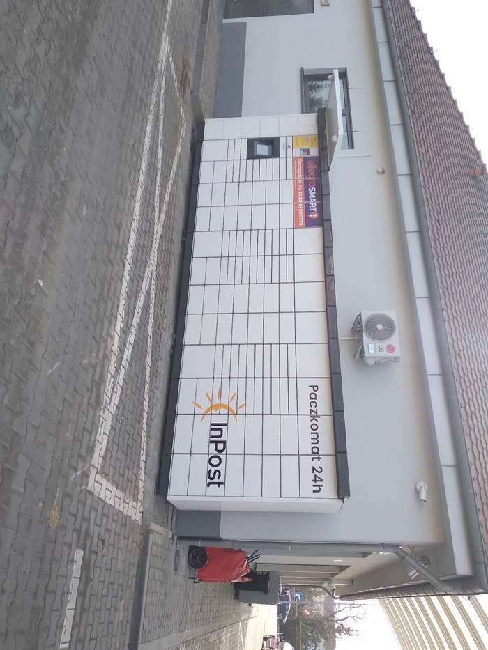 Paczkomat GWI44M Na stacji paliw AVIA
