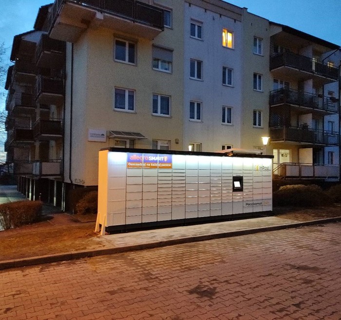 Parcel Locker GWI57M przy parkingu