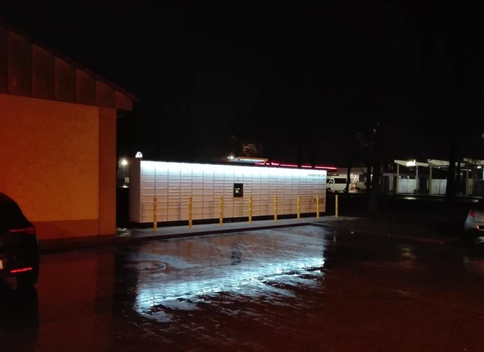 Paczkomat GWL01M Przy parkingu sklepu Lidl