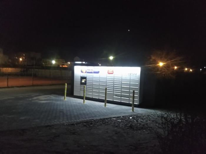 Paczkomat GWL02M przy kompleksie garażowym
