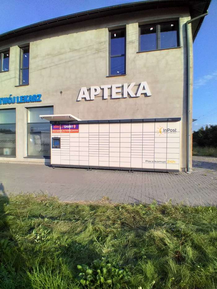 Поштомат GWW02M Ściana boczna budynku od ulicy
