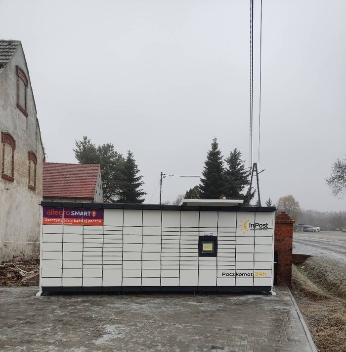 Parcel Locker GYMA01M na lewo od posesji numer 56
