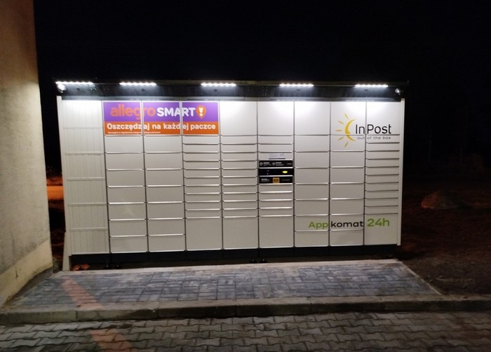 Paczkomat HBE01BAPP Na parkingu
