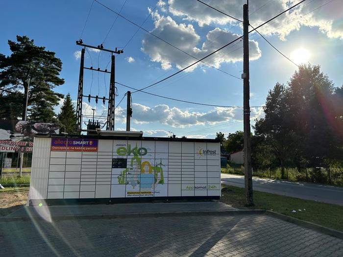 Paczkomat HELE01APP Przy sklepie spożywczym