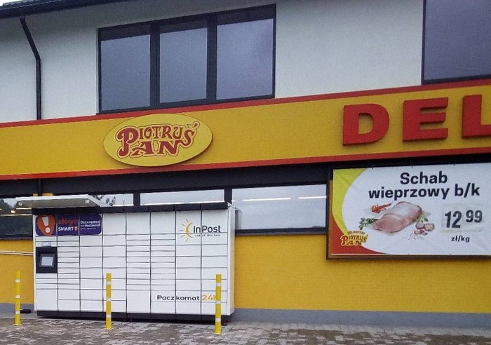 Paczkomat HOZ01M Za sklepem Piotruś Pan