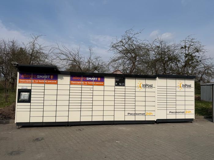 Paczkomat HOZ02M Parking marketu Euro