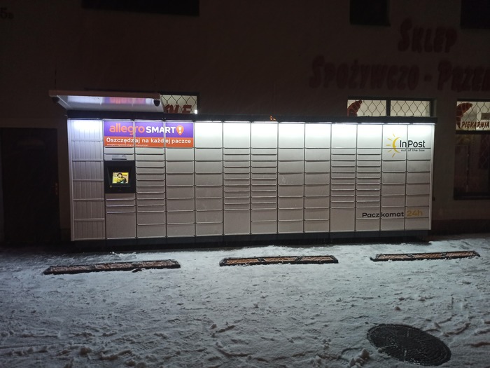 Parcel Locker HRU09M Przy sklepie spożywczym
