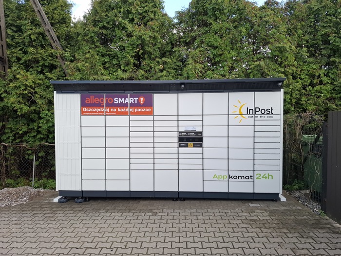 Поштомат HTD01BAPP Na parkingu przy sklepie ABC