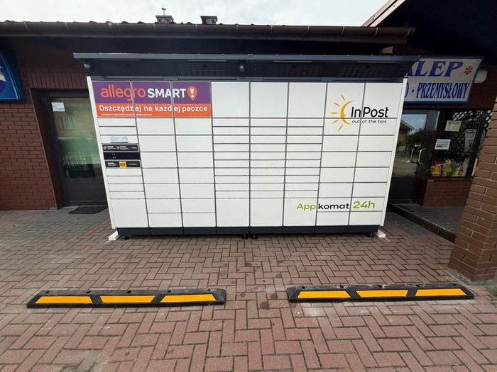 Paczkomat IBNO01BAPP Przy sklepie spożywczym