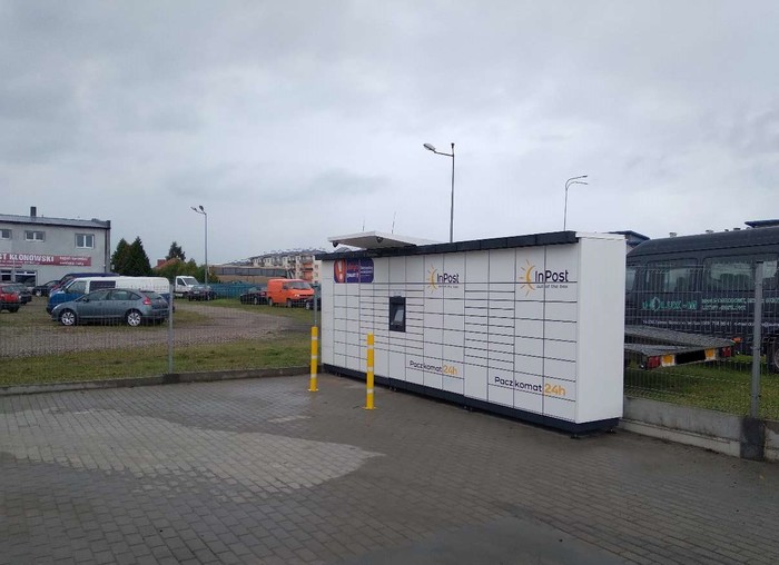 Paczkomat ILA09M przy myjni samochodowej