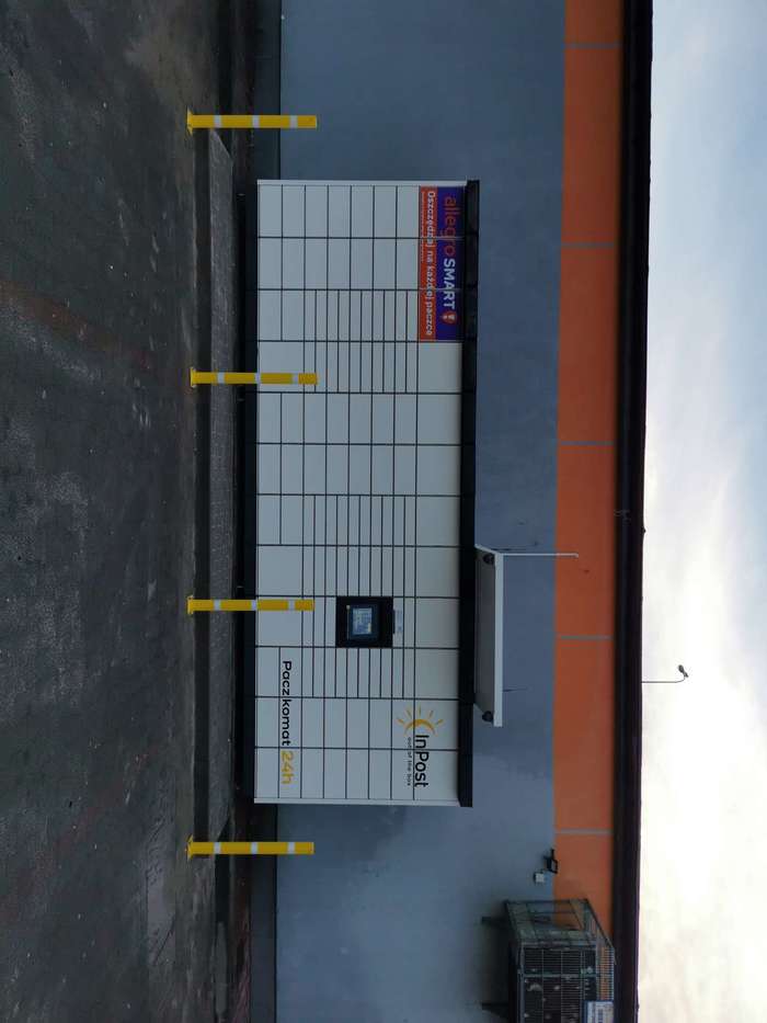 Paczkomat INO01M Żabka - na prawo od wejścia