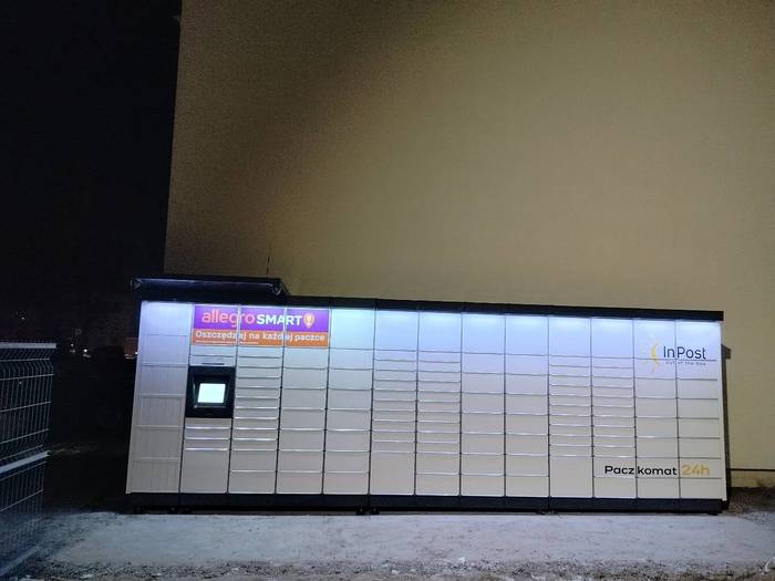 Parcel Locker INO16M Na parkingu
