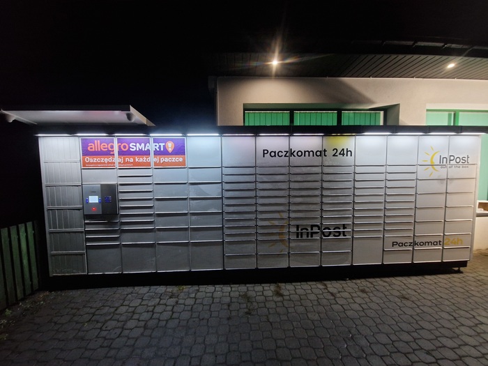 Paczkomat IWK01N Przy Sklepie Spożywczym