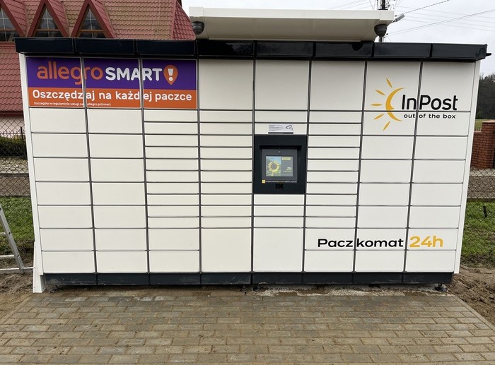 Paczkomat IZDB01M Obok kościoła w Rudawcu