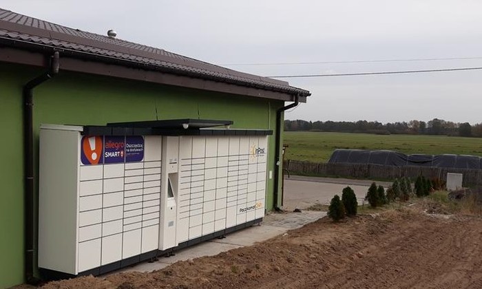 Paczkomat IZL01A Na parkingu sklepu Tęcza