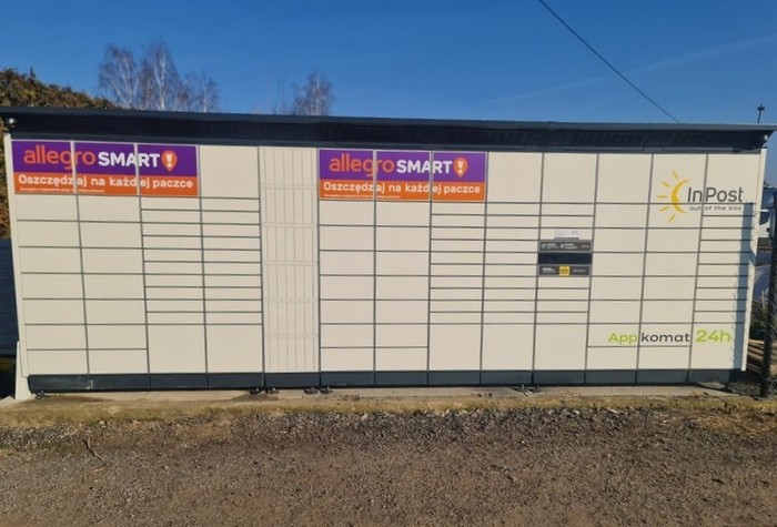 Paczkomat JAB01BAPP parking vis a vis Centrum