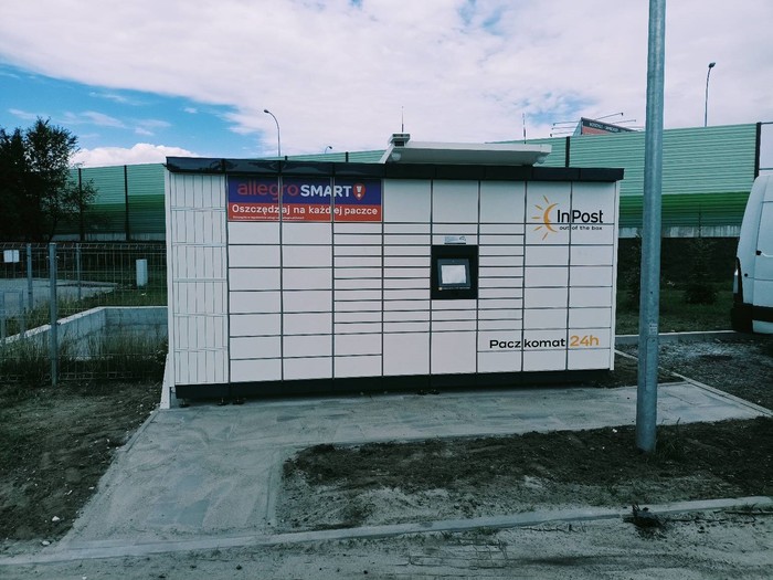 Paczkomat JAB04M Za stacją BP