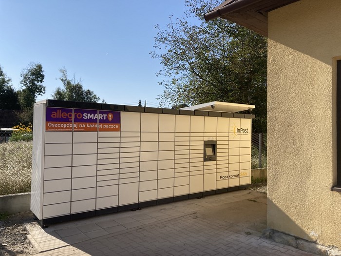 Paczkomat JAD03M Na parkingu