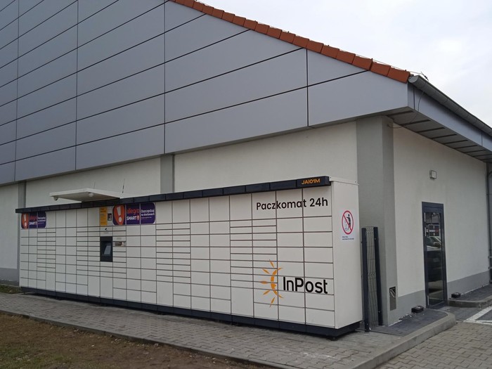 Paczkomat JAI01M Za sklepem Lidl