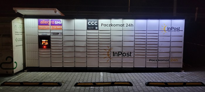Paczkomat JAR01M Na stacji paliw Watkem