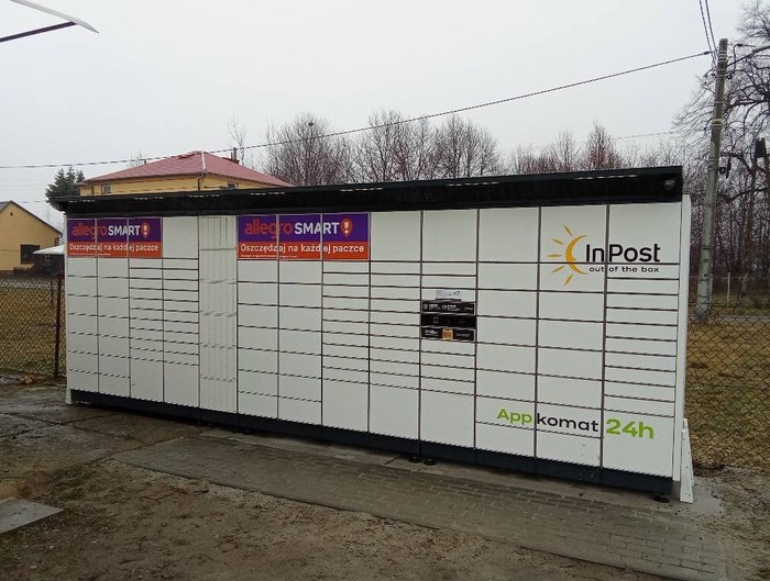 Paczkomat JAS03BAPP na posesji prywatnej
