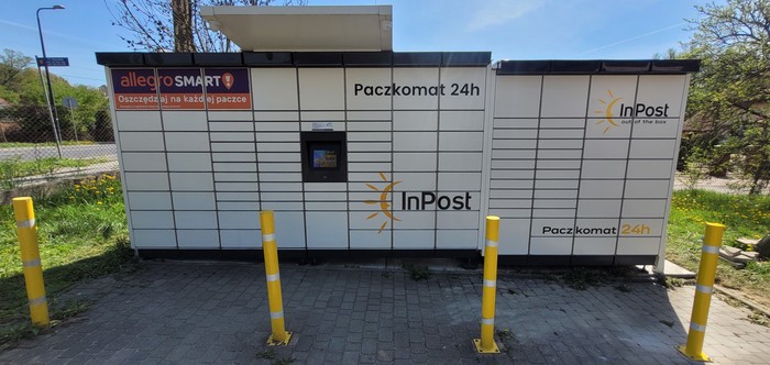 Parcel Locker JAS03M Przy domu jednorodzinnym