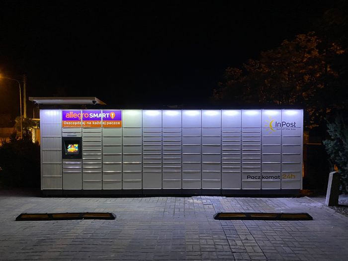 Paczkomat JASC01M Przy sklepie spożywczym