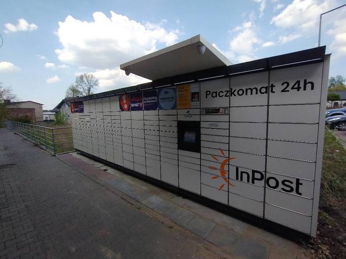 Paczkomat JAW01M Przy wejściu do sklepu Netto