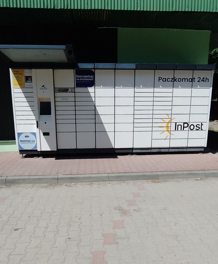 Поштомат JAW05A Przy wejściu do sklepu Delikatesy Centrum