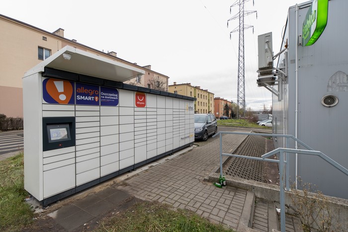 Paczkomat JAW05M Boczna ściana Żabka Matejki