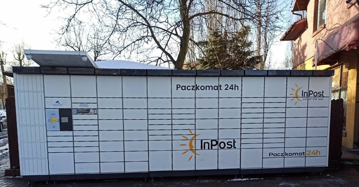 Parcel Locker JAW06N Przy ogrodzeniu Cukierni Puchatek