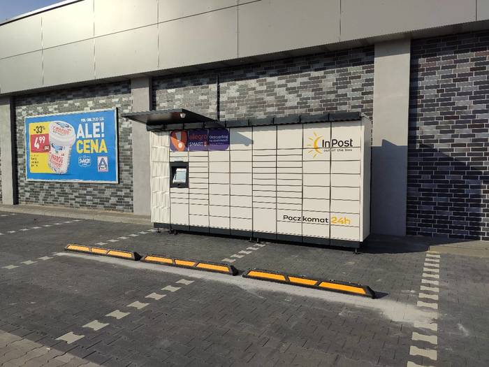 Paczkomat JAW11M Parking Aldi