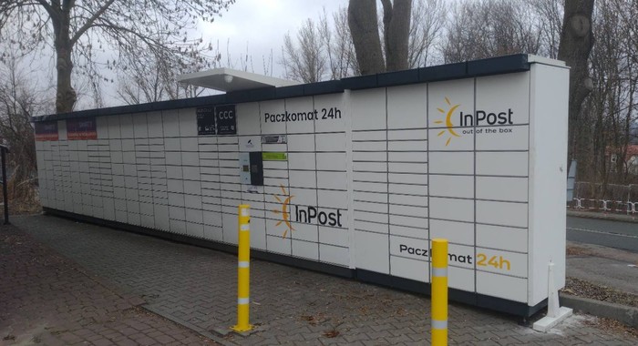 Paczkomat JAW13N Na parkingu